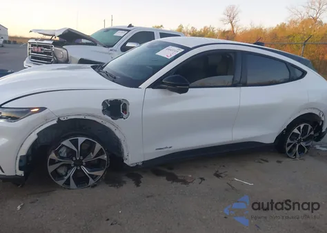 2025 Ford Mustang Mach-E Select z USA, uszkodzony, nr VIN 3FMTK1R44SMA10724